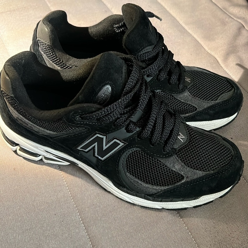 Men’s New Balance sneakers